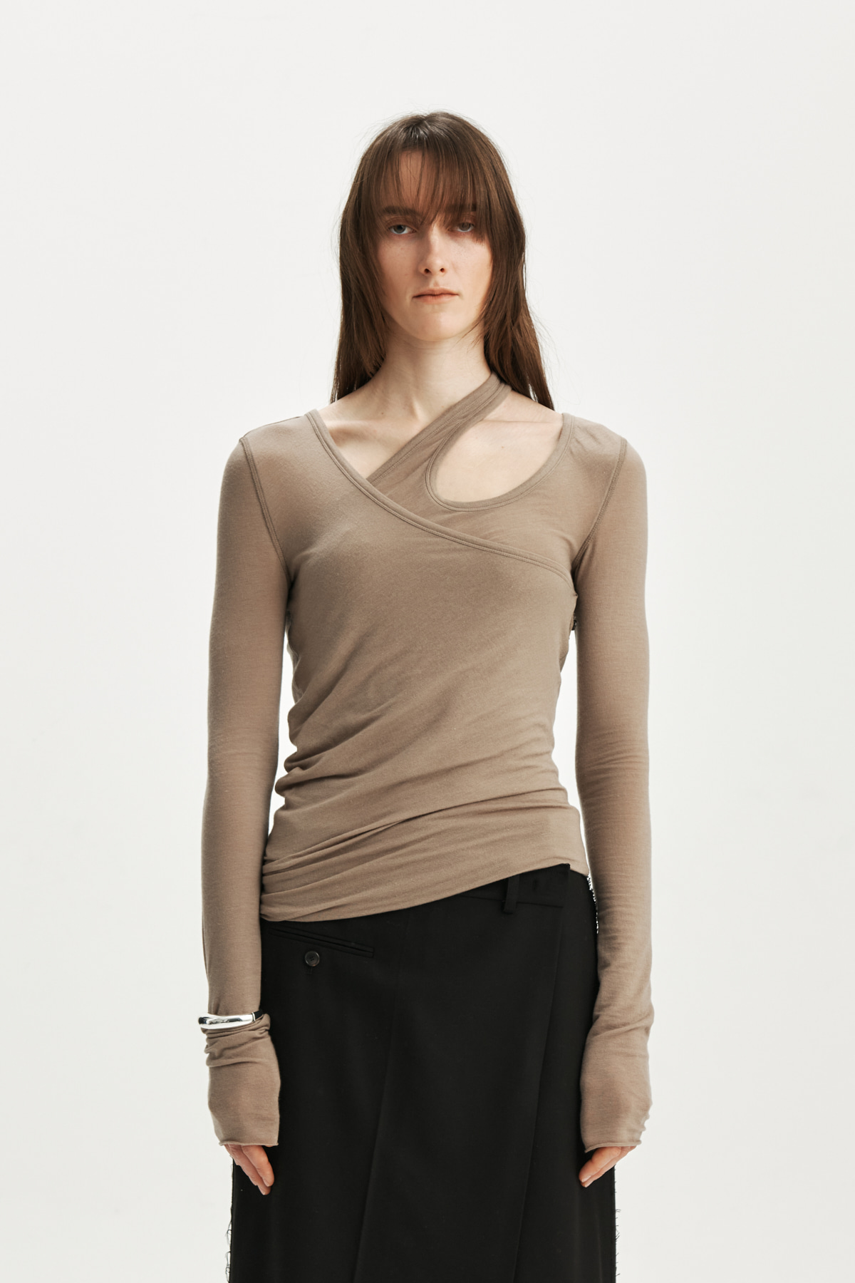 UNBALANCE DOUBLE LAYERED TOP IN BEIGE