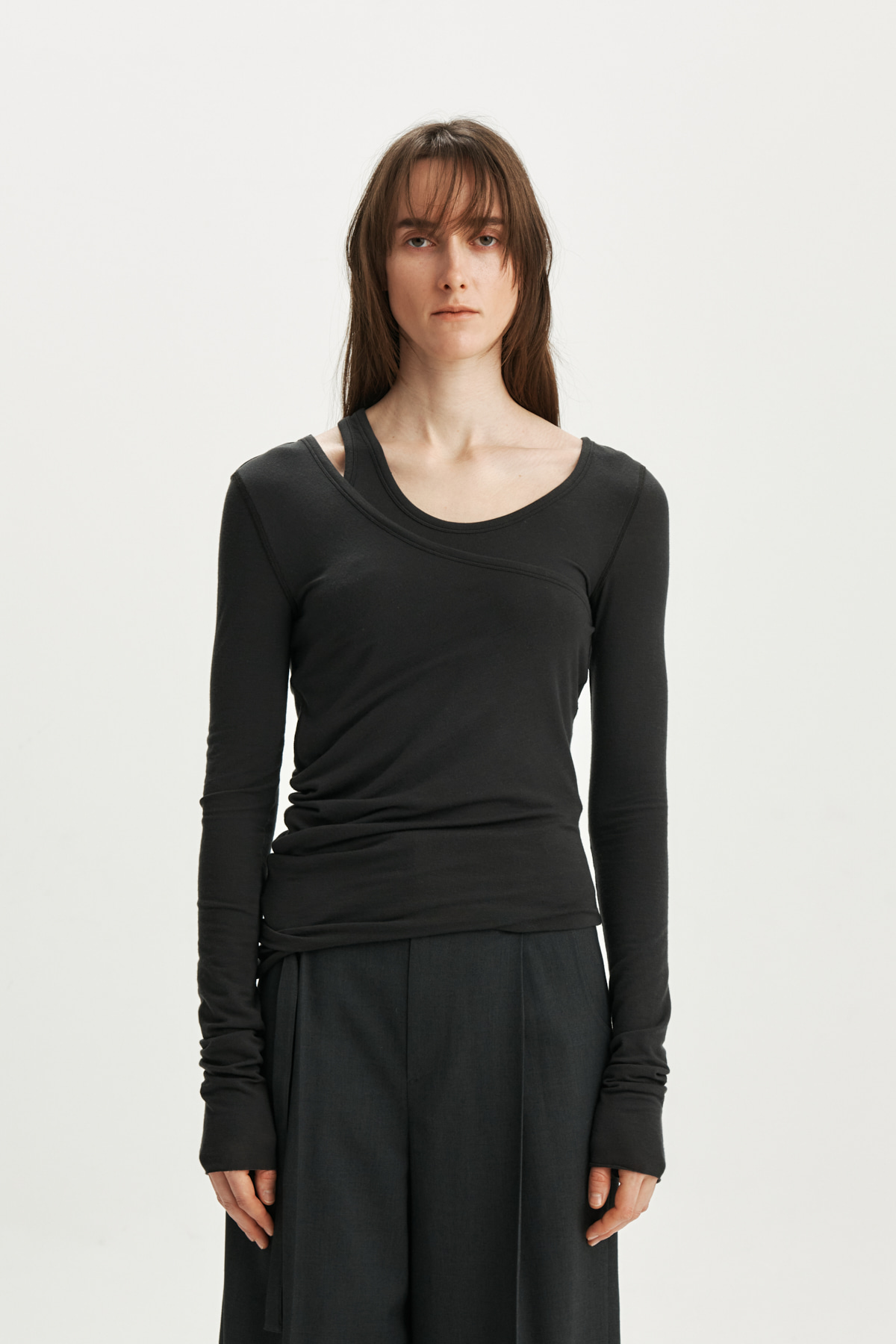 UNBALANCE DOUBLE LAYERED TOP IN CHARCOAL