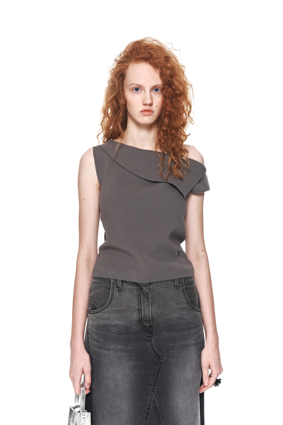 ONE SHOULDER SLEEVELESS KNIT TOP IN GREY